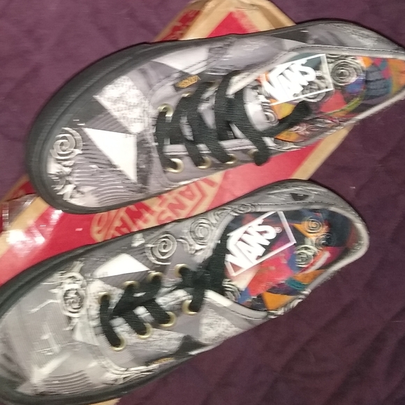 Vans - Picture 2 of 2